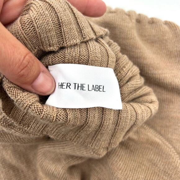 Her The Label Stockholm Sweater Turtleneck Long Sleeve Brûlée Tan Camel Wool - Picture 5 of 9